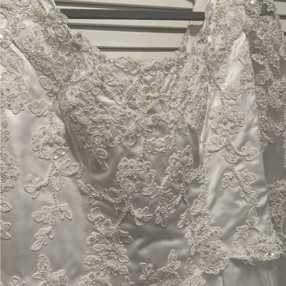 Bridal Originals Wedding Gown Size 20 w/Veil and Undergarments. Never worn. - Picture 5 of 14